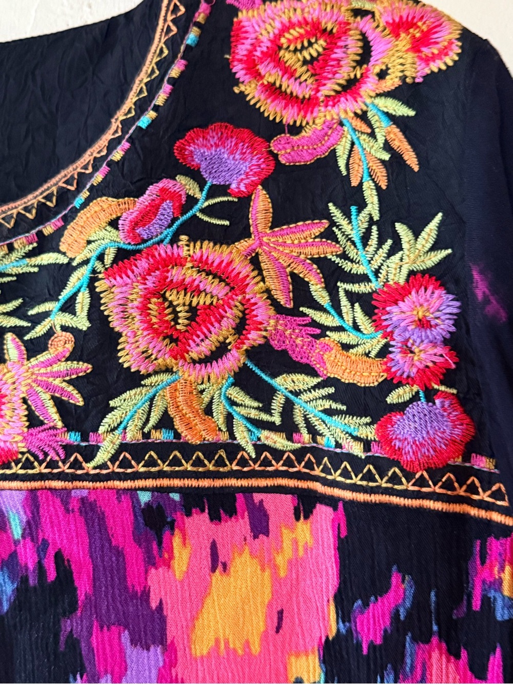 CALESSA Bright embroidered boho Floral Top with bell sleeves and ruffle - Picture 4 of 7